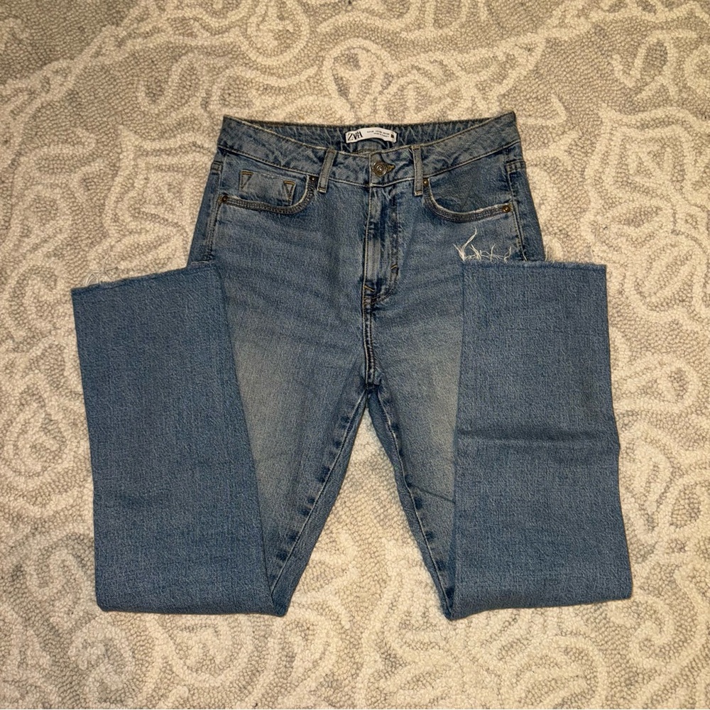 Zara High Waisted Jeans size 4